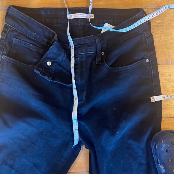 Black Levi’s. Like new - Picture 5 of 6